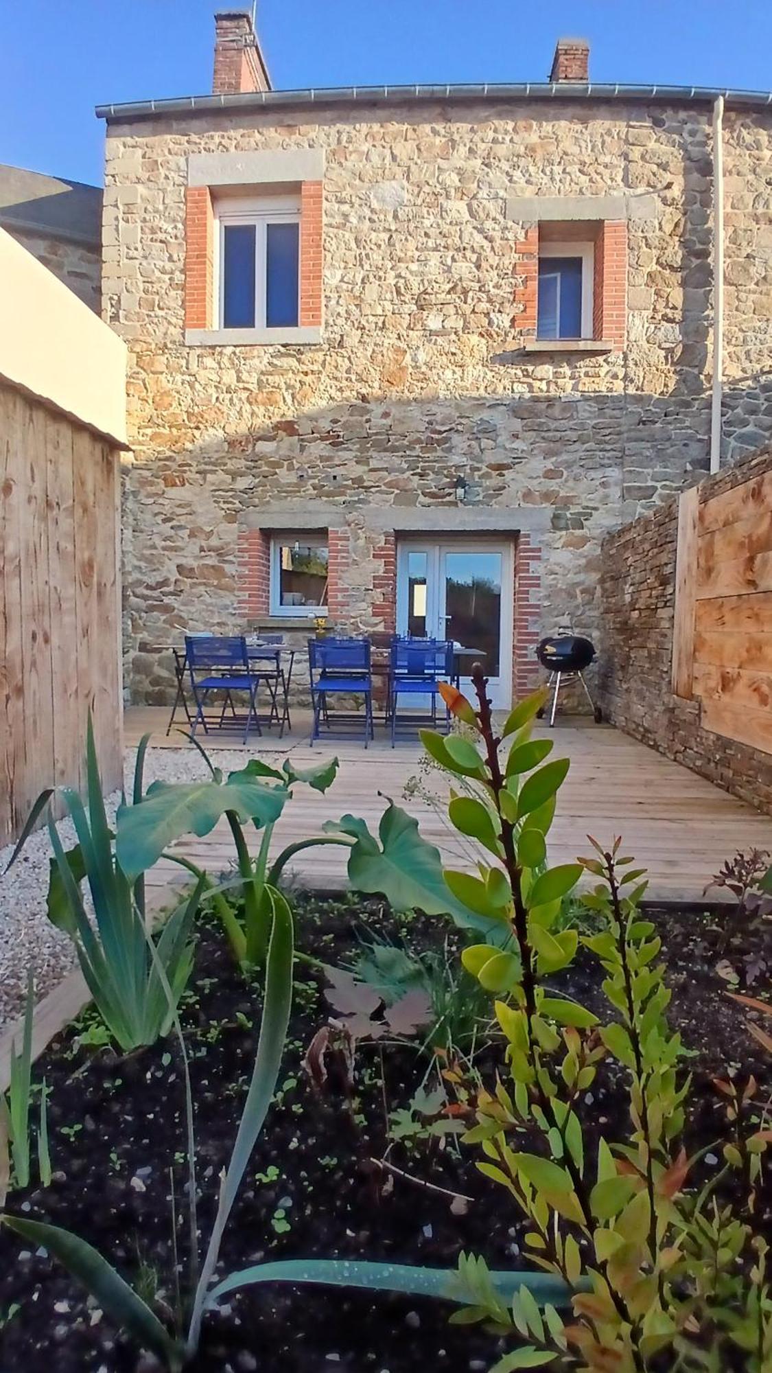 Villa Au Bout Du Mont à Pontorson Extérieur photo